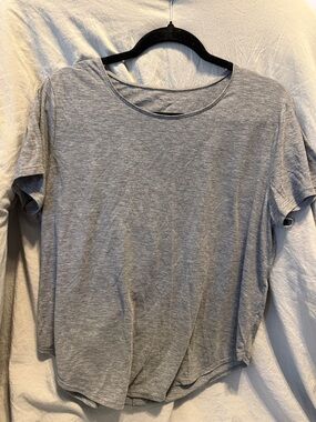 Under Armor Classic Crewneck Women's Tee in Light Gray